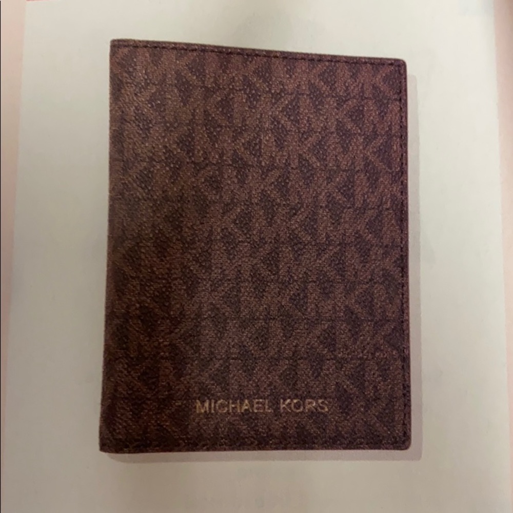Michael kors passport wallet. NWOT